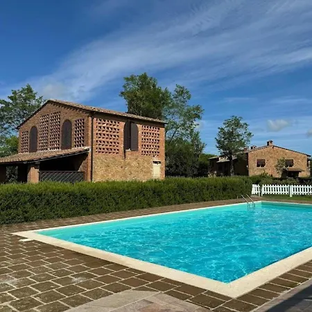 Romantic With Terrace And Shared Pool بيت للعطل مونتايون